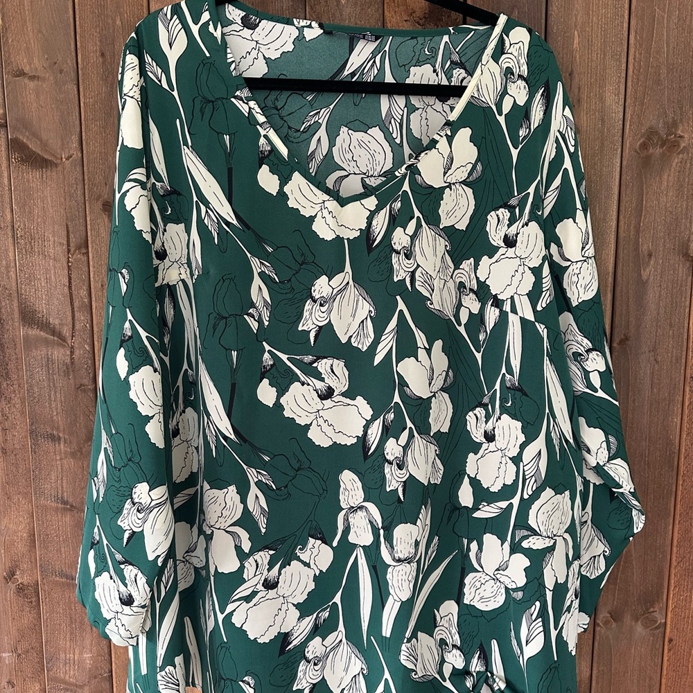 BloomChic Green/Cream Oversized 3/4 Sleeve Blouse size 18-20